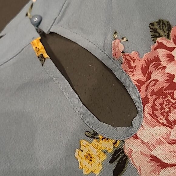 SHEIN sz 0XL poly fabric with lace - Picture 9 of 11